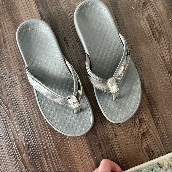 Vionic Sandals Women's 7 Tide II Gray Camo - Picture 2 of 6